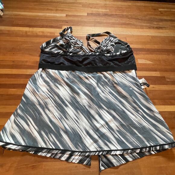 Miraclesuit  Warp Speed Love Knot Top Black/White 14DD retail $146 - Picture 5 of 12